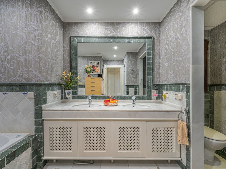 Apartment for Sale in The Golden Mile, Malaga 19