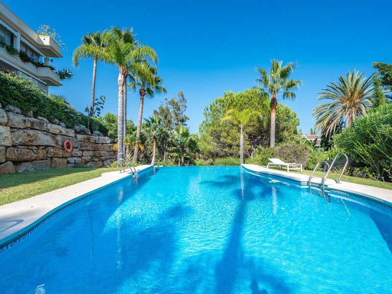 Apartment for Sale in The Golden Mile, Malaga 28