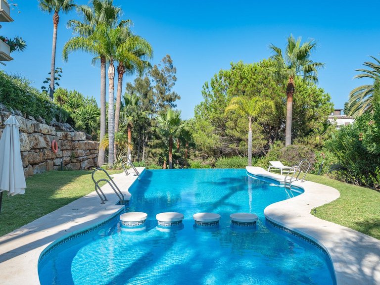 Apartment for Sale in The Golden Mile, Malaga 29