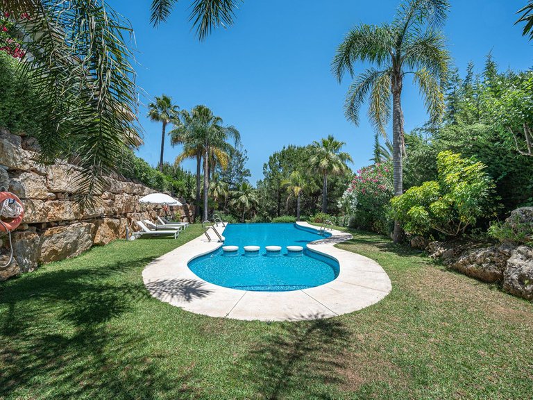 Apartment for Sale in The Golden Mile, Malaga 30