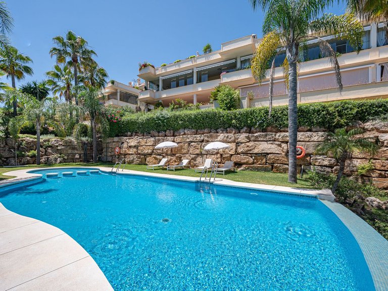Apartment for Sale in The Golden Mile, Malaga 31
