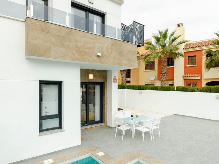 Villa for Sale in Torrevieja, Alicante 3