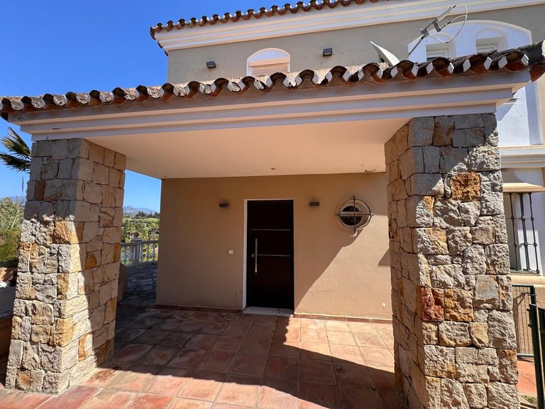 Villa for Sale in Estepona, Malaga 1