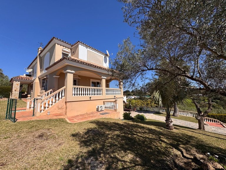 Villa for Sale in Estepona, Malaga 24