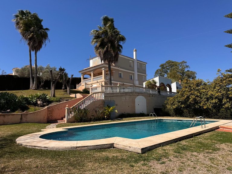 Villa for Sale in Estepona, Malaga 32