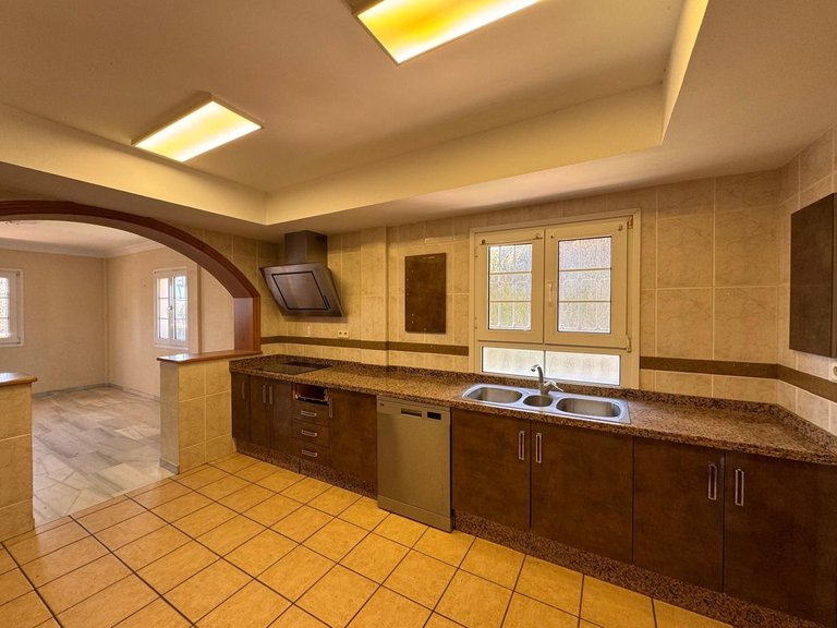 Villa for Sale in Estepona, Malaga 4