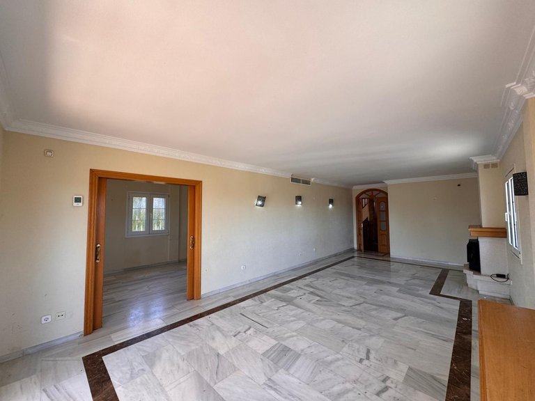 Villa for Sale in Estepona, Malaga 6