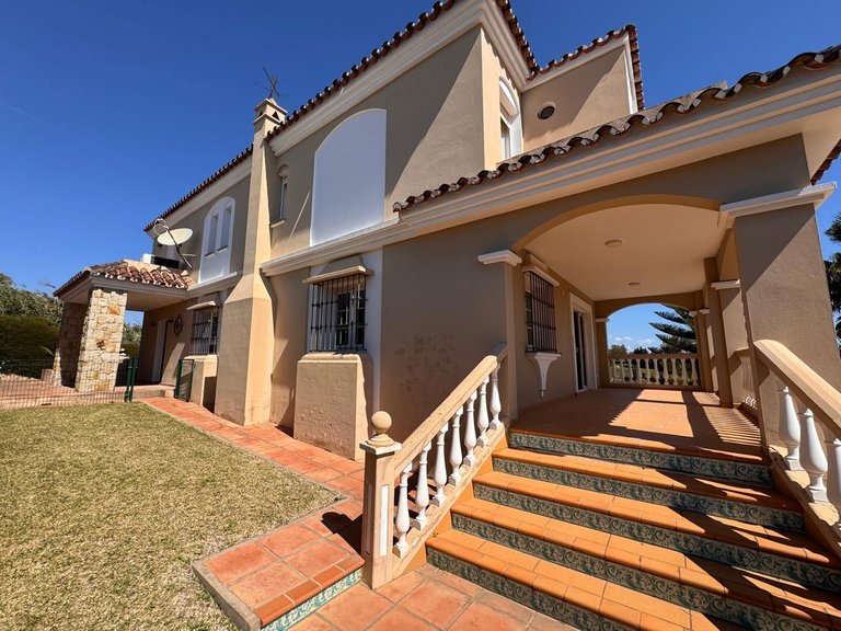 Villa for Sale in Estepona, Malaga 9