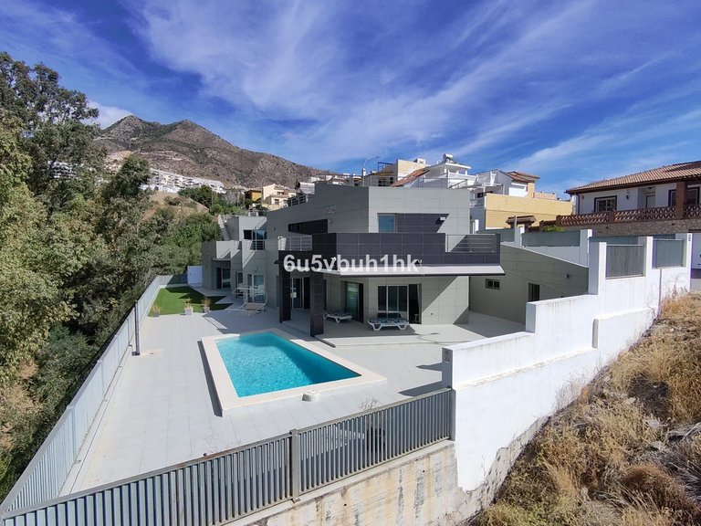 Villa for Sale in Benalmadena, Malaga 3