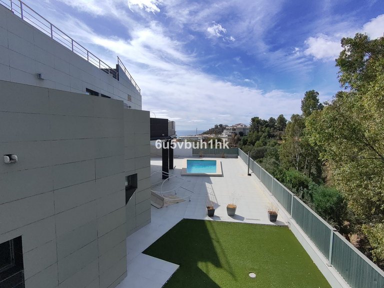 Villa for Sale in Benalmadena, Malaga 4