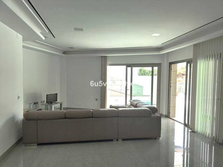 Villa for Sale in Benalmadena, Malaga 9