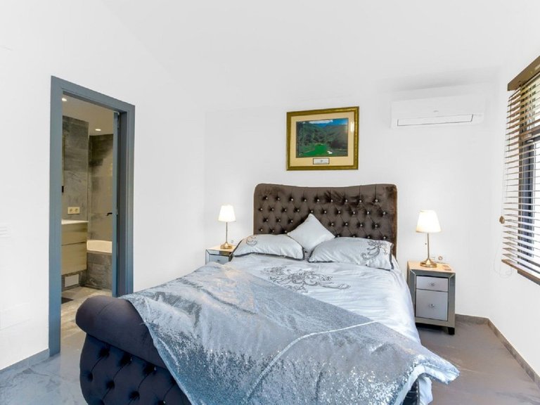 Villa for Sale in Elviria, Malaga 11