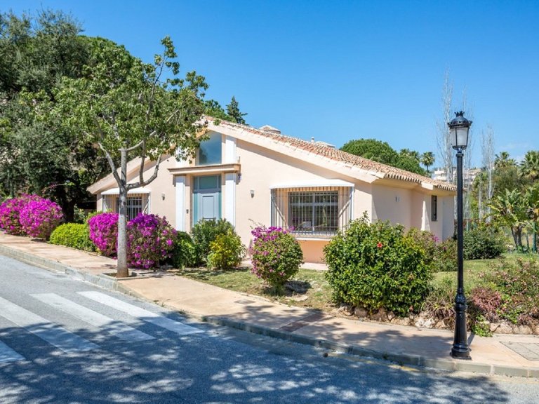 Villa for Sale in Elviria, Malaga 19