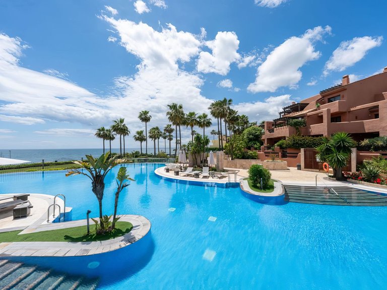 Apartment for Sale in New Golden Mile, Malaga 1