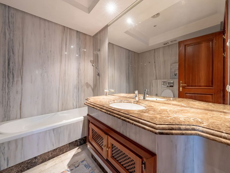 Apartment for Sale in New Golden Mile, Malaga 17