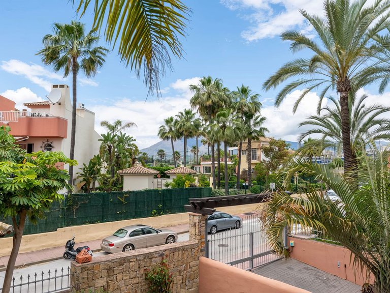 Apartment for Sale in New Golden Mile, Malaga 32