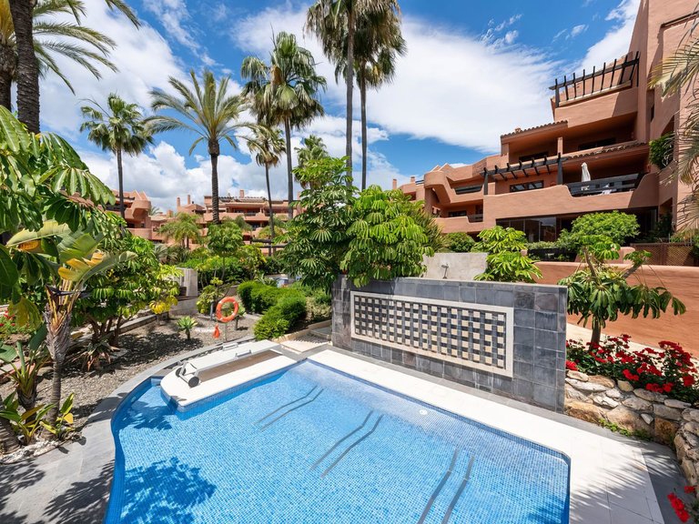 Apartment for Sale in New Golden Mile, Malaga 35