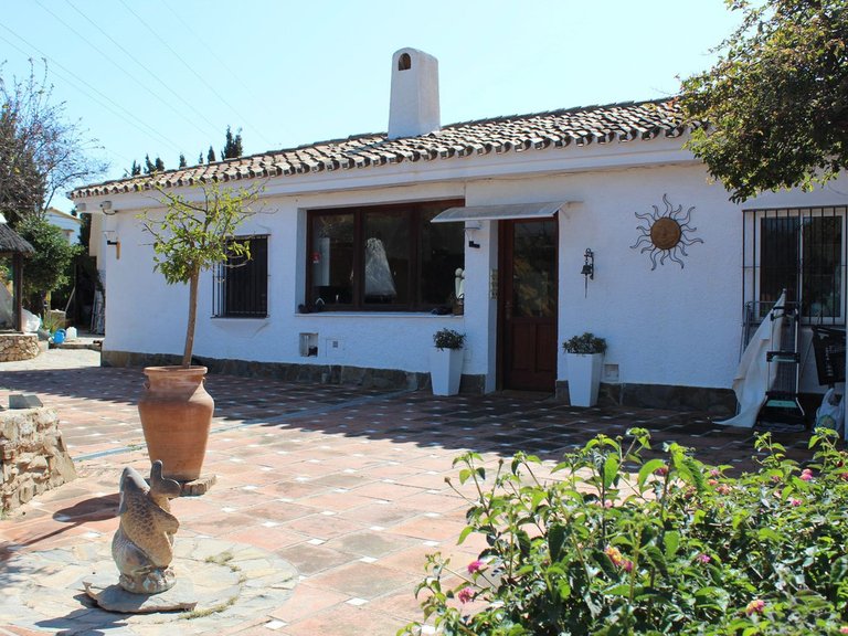 Villa for Sale in El Rosario, Malaga 16