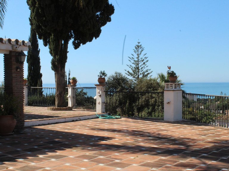 Villa for Sale in El Rosario, Malaga 17