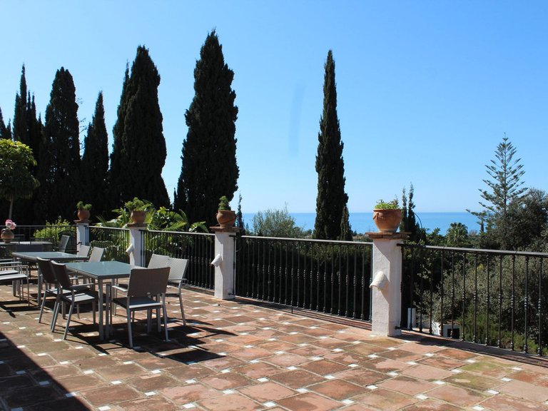 Villa for Sale in El Rosario, Malaga 19