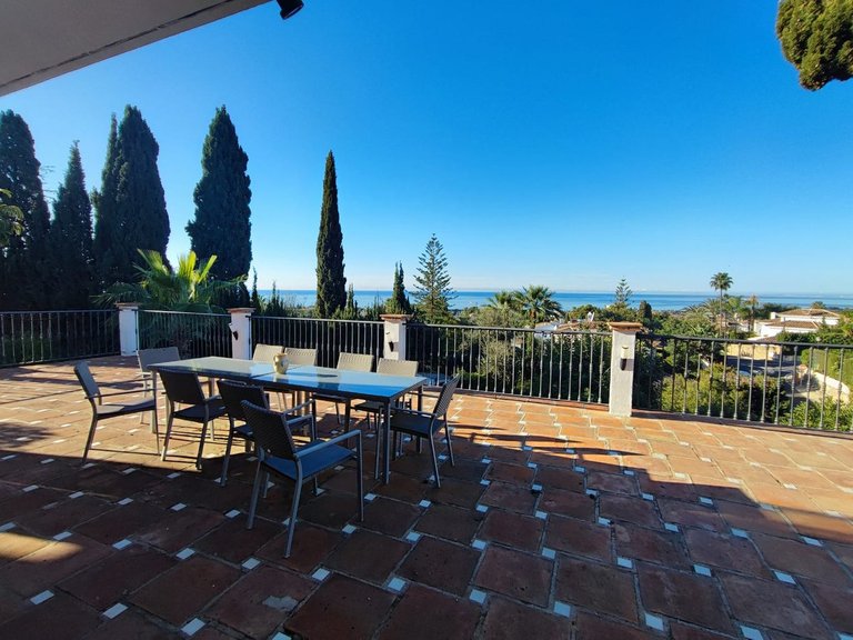 Villa for Sale in El Rosario, Malaga 5