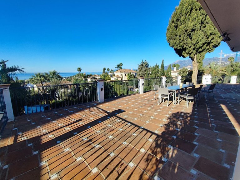 Villa for Sale in El Rosario, Malaga 6