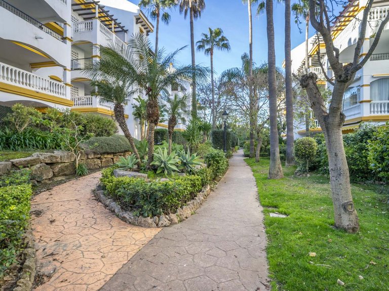 Apartment for Sale in Marbella, Malaga 25