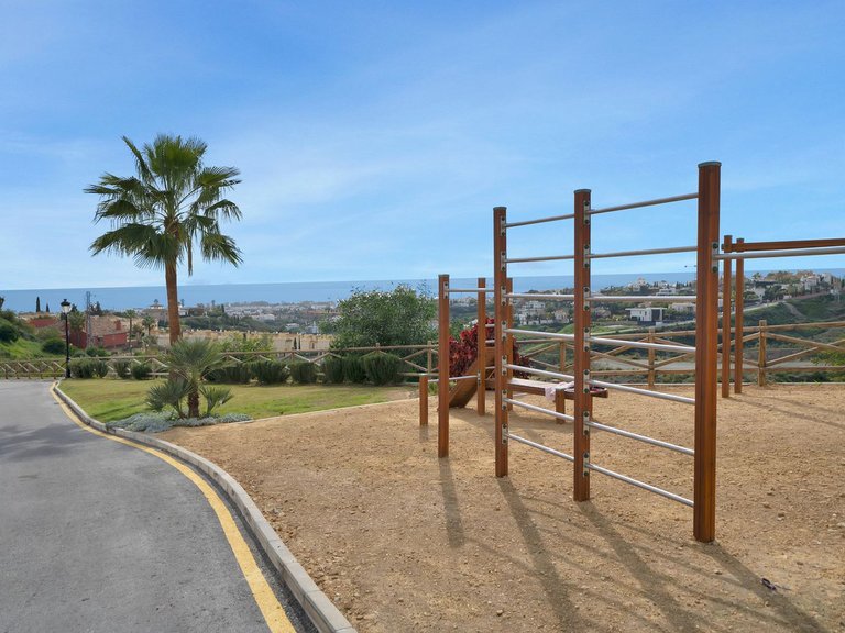 Apartment for Sale in El Paraiso, Malaga 16
