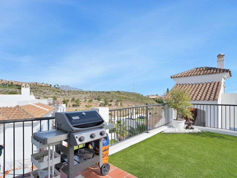 Apartment for Sale in El Paraiso, Malaga 5