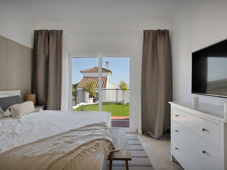 Apartment for Sale in El Paraiso, Malaga 8