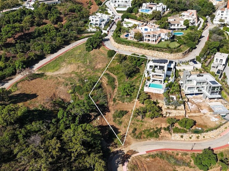 Plot for Sale in La Mairena, Malaga 1