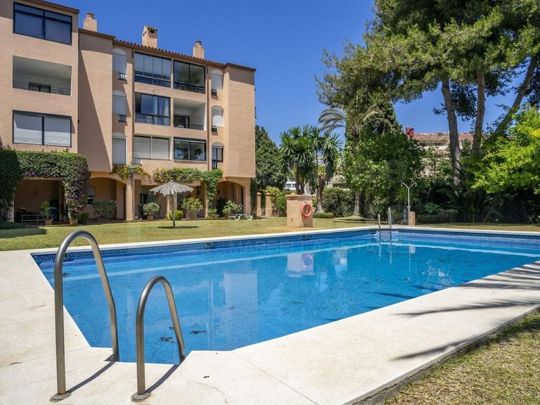 Apartment for Sale in Puerto Banús, Malaga 1
