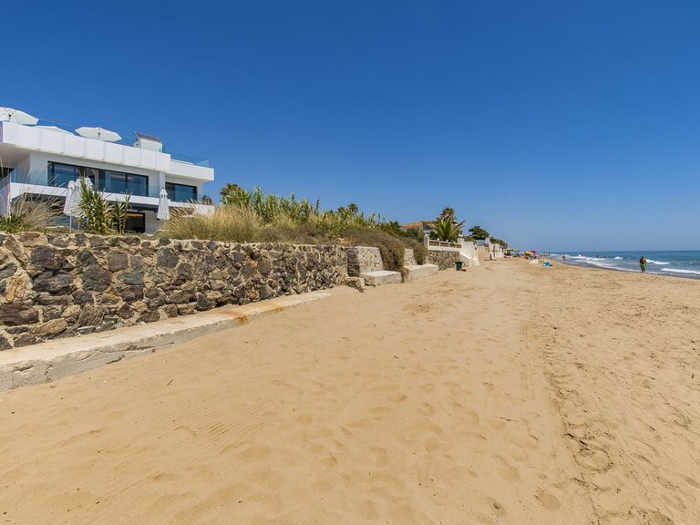 Villa for Sale in Las Chapas, Malaga 36