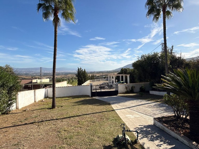 Villa for Sale in Alhaurín De La Torre, Malaga 32