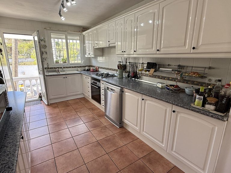 Villa for Sale in Alhaurín De La Torre, Malaga 5
