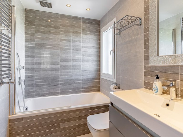 Villa for Sale in Estepona, Malaga 14