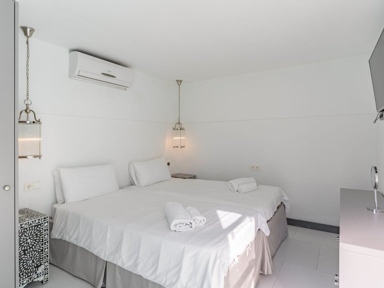 Villa for Sale in Estepona, Malaga 26