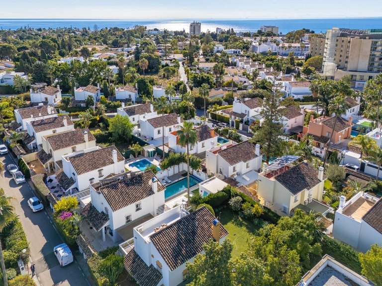 Villa for Sale in Estepona, Malaga 31