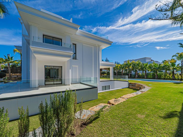Villa for Sale in The Golden Mile, Malaga 47
