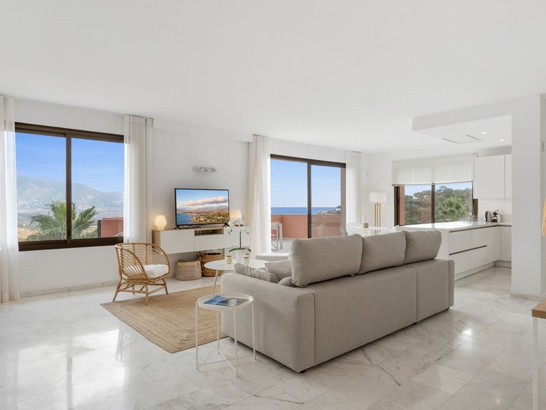 Apartment for Sale in La Mairena, Malaga 1