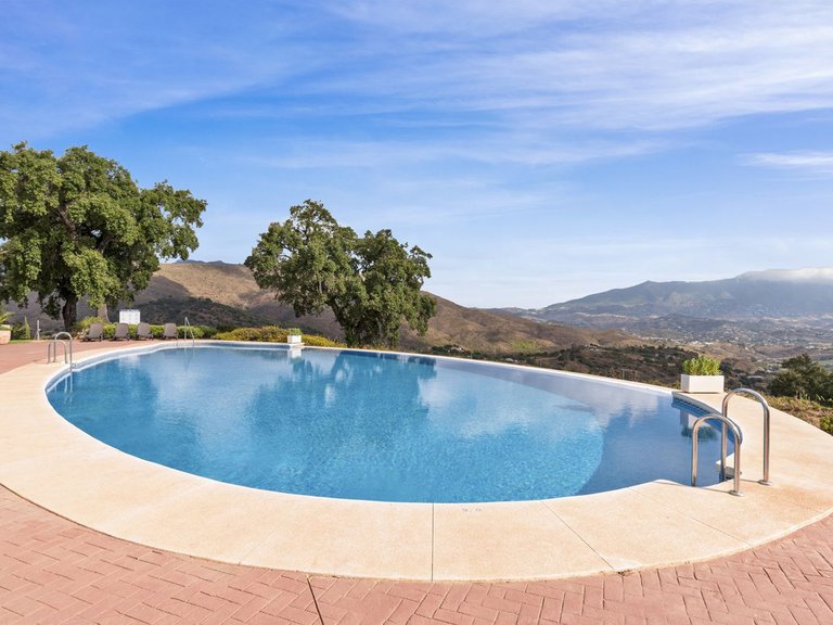 Apartment for Sale in La Mairena, Malaga 2
