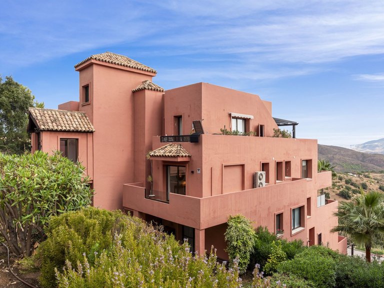 Apartment for Sale in La Mairena, Malaga 7