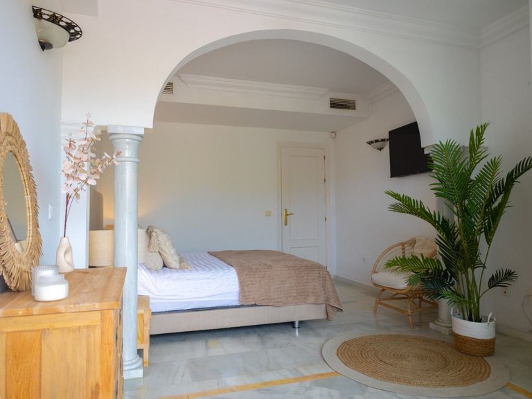 Apartment for Sale in Nueva Andalucía, Malaga 21