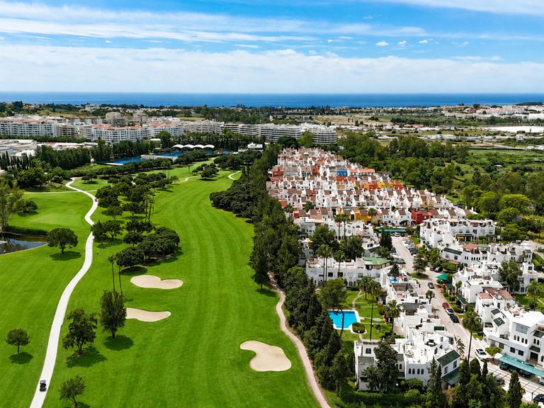 Villa for Sale in Nueva Andalucía, Malaga 46