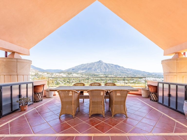 Penthouse for Sale in Nueva Andalucía, Malaga 1