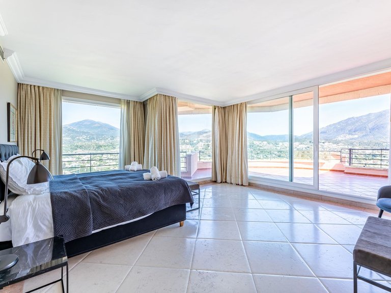 Penthouse for Sale in Nueva Andalucía, Malaga 19