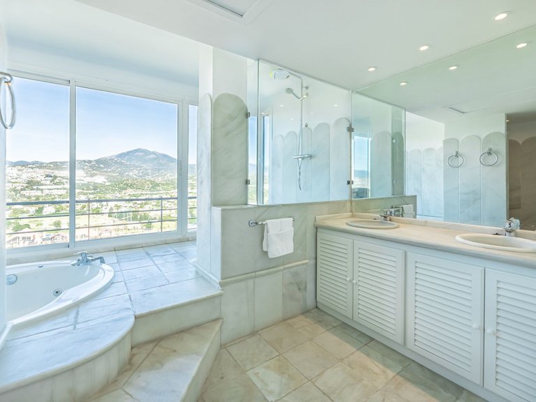 Penthouse for Sale in Nueva Andalucía, Malaga 20