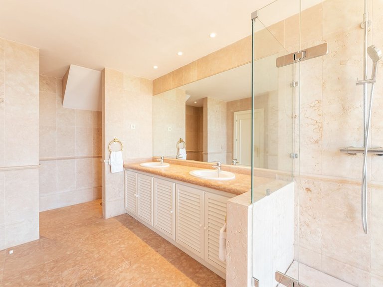 Penthouse for Sale in Nueva Andalucía, Malaga 26