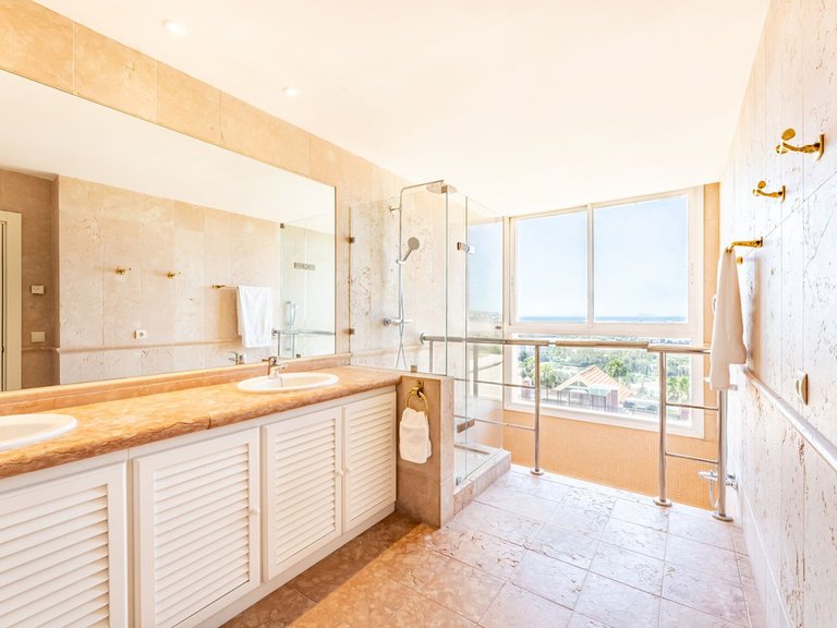Penthouse for Sale in Nueva Andalucía, Malaga 28