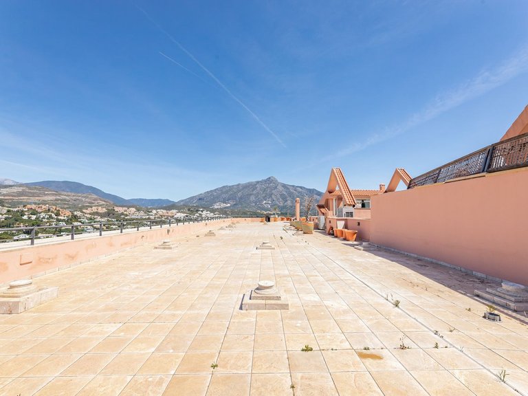 Penthouse for Sale in Nueva Andalucía, Malaga 37